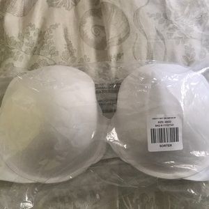 Never worn 40DD white satin Torrid bra